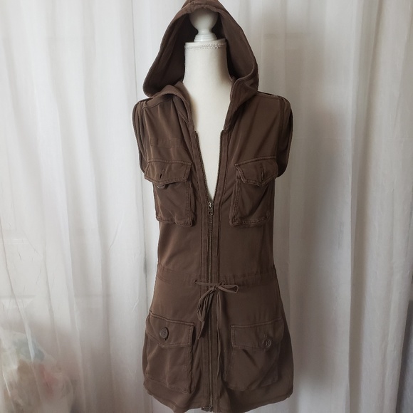 sleeveless sweater hoodie